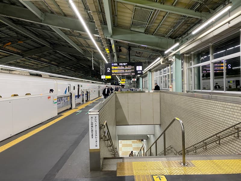 新神戸駅の新幹線乗り場