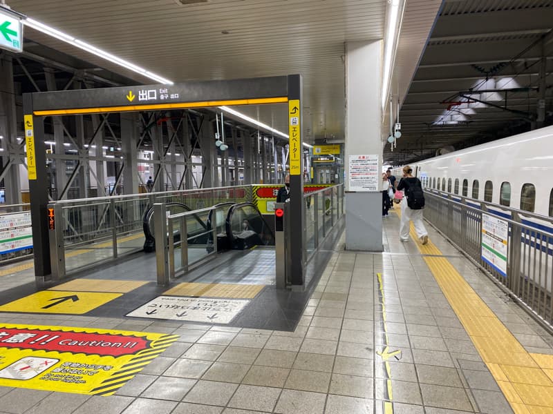 新幹線博多駅のエスカレーターは何号車が近い？