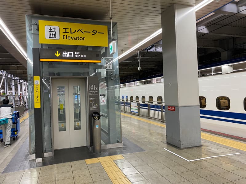 新幹線博多駅のエレベーターは何号車が近い？