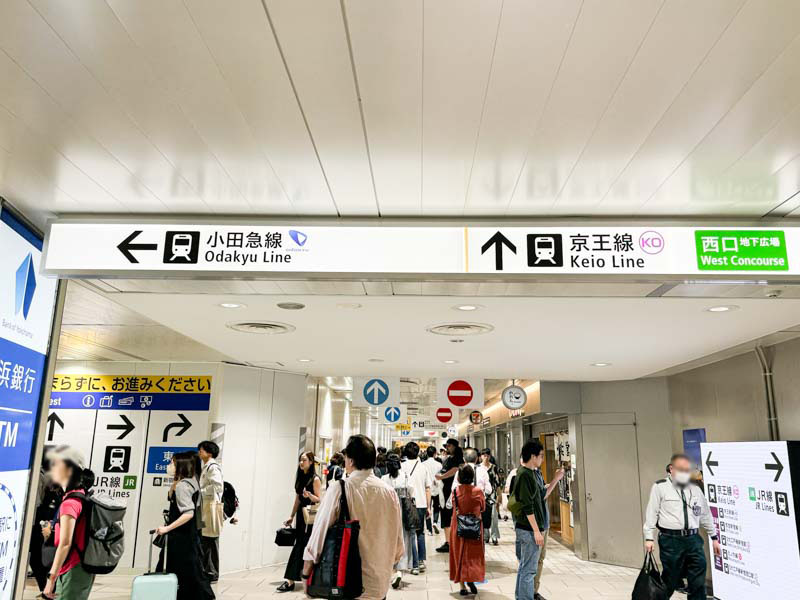 JR新宿駅中央西改札から小田急線乗り場への行き方