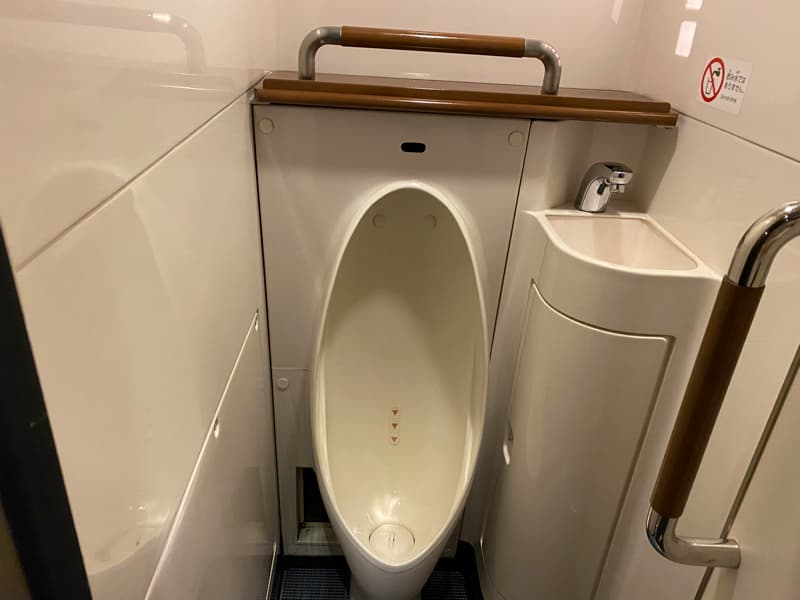 新幹線みずほ 男性用トイレ