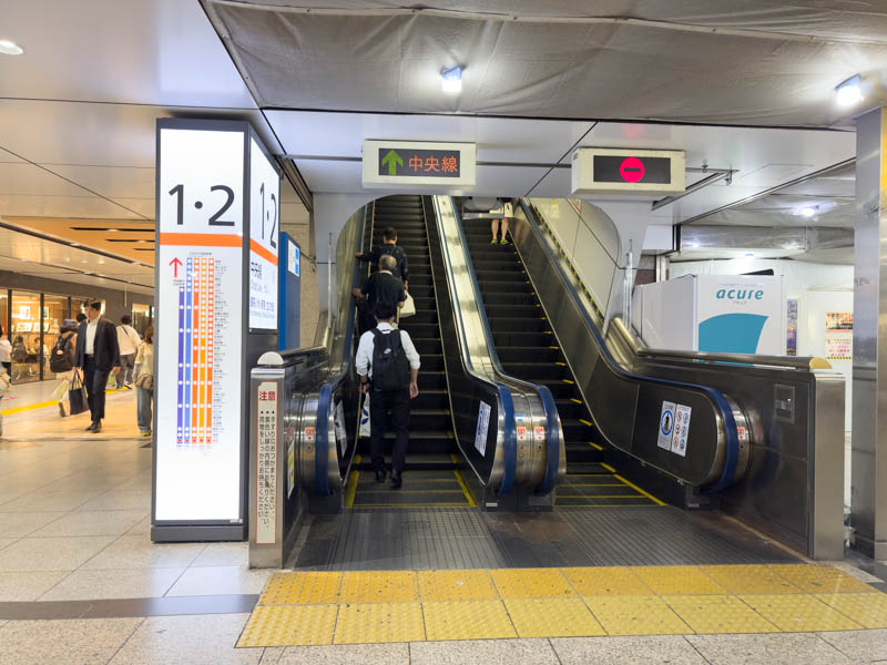 東京駅 中央線1・2番線のエスカレーター