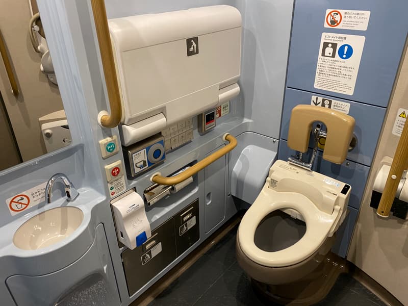 特急南紀の車椅子対応男女兼用トイレ