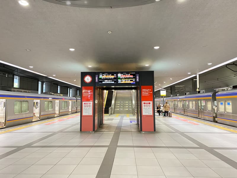 関西空港駅のラピート乗り場案内