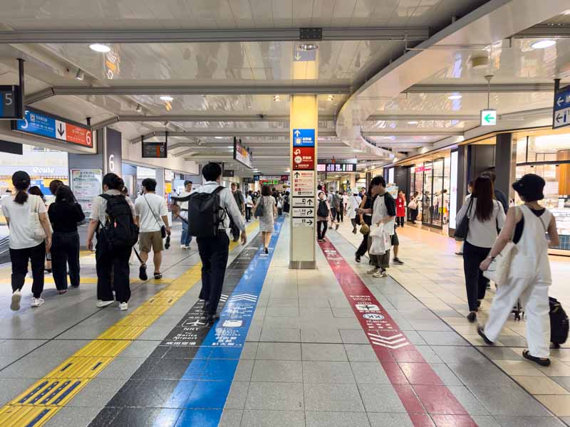 品川駅 中央改札近くの通路