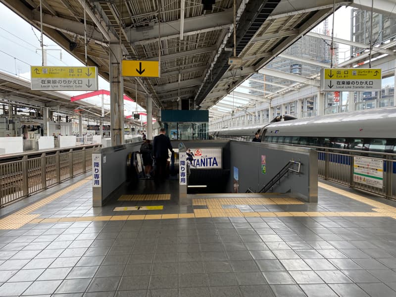 新幹線岡山駅のエスカレーター・階段