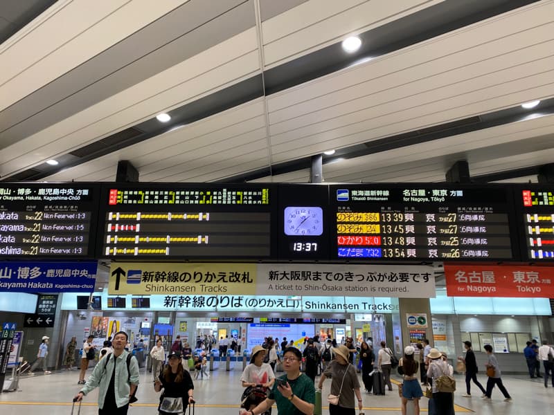 在来線の新大阪駅から新幹線への乗り換え