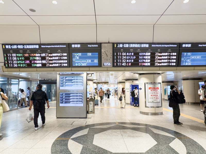 東京駅 新幹線南のりかえ口改札内の発車案内