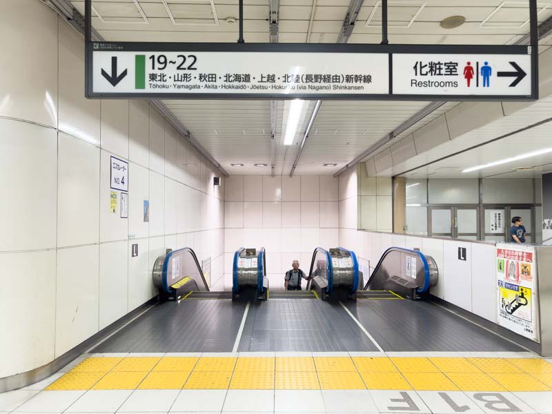 上野駅 新幹線ホームへのエスカレーター(地下1階)