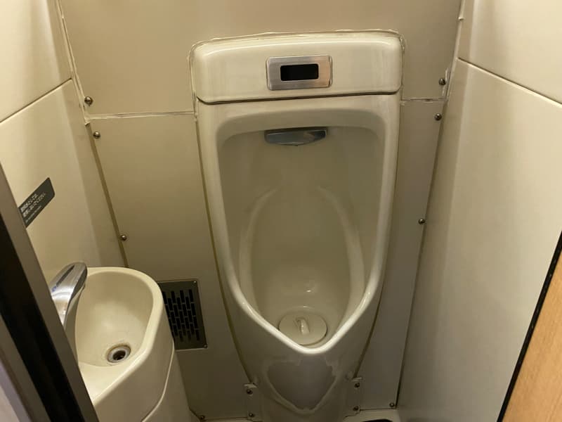 特急草津・四万の男性用トイレ