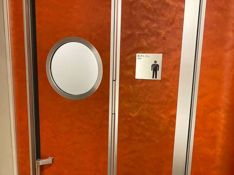 ロマンスカー 男性用トイレ