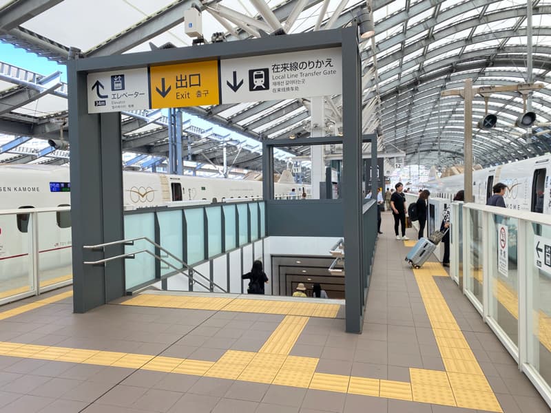 西九州新幹線長崎駅の階段